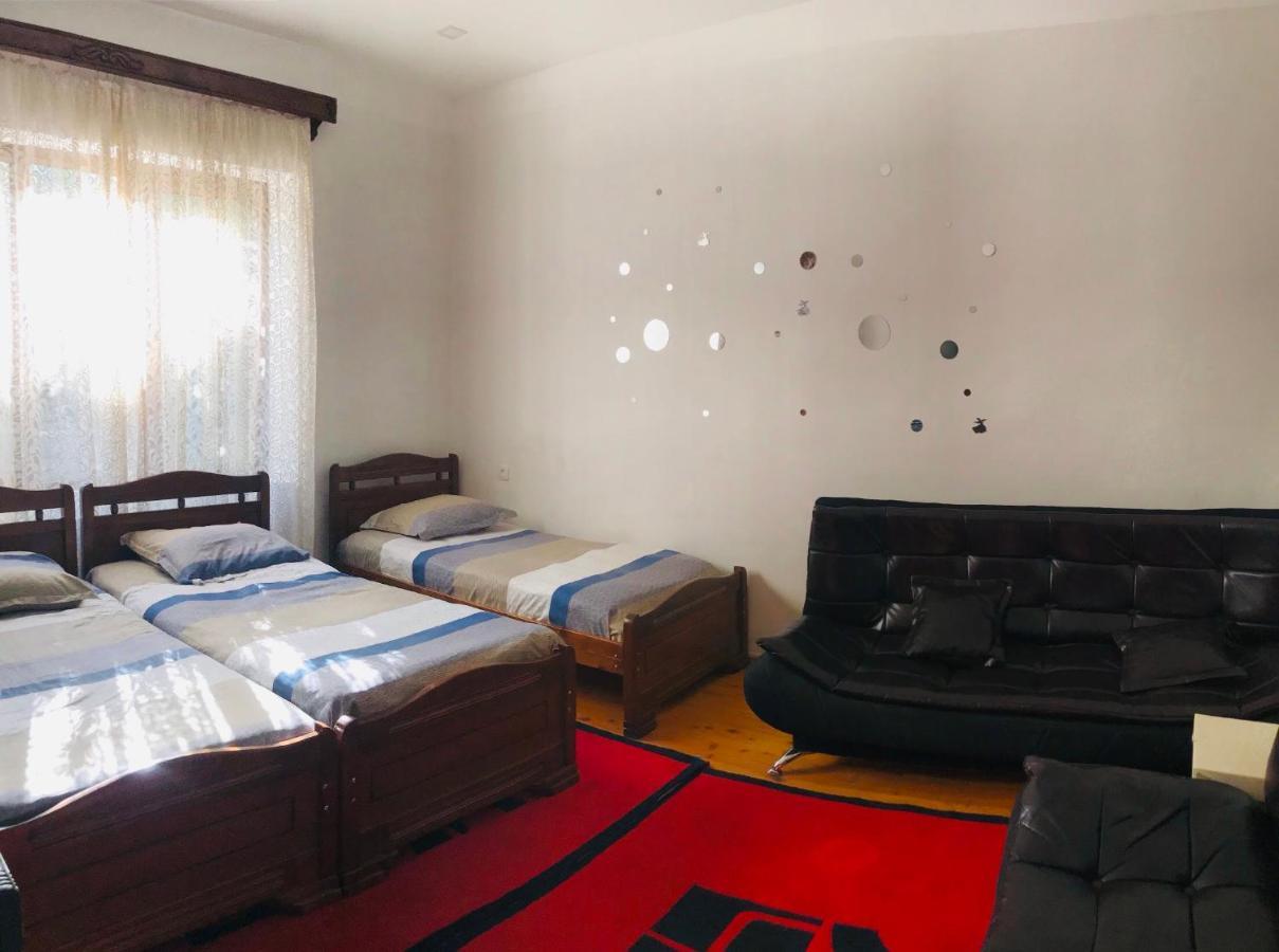 Guesthouse Greenside Borjomi Bagian luar foto