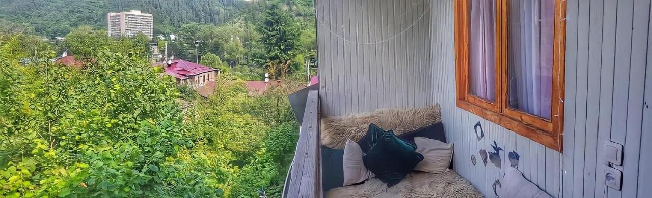 Guesthouse Greenside Borjomi Bagian luar foto